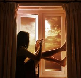 女人一直呆在家里不穿胸罩，胸部会不会下垂