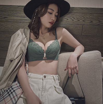 发育期乳房胀痛，轻揉乳房有助于发育
