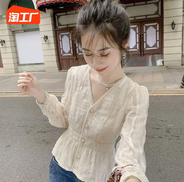 女孩不再总是穿卫衣遮掩身材，夏季大热，这4种衬衫显瘦又时尚