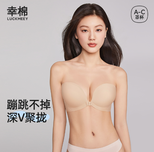 穿吊带里面穿什么内衣，女生吊带小背心搭配